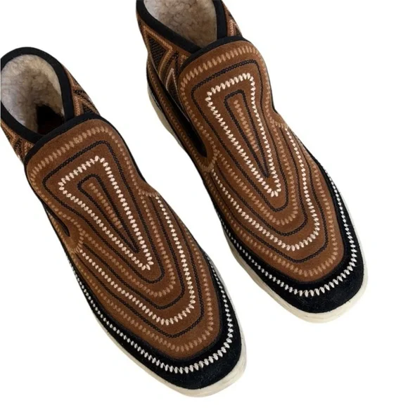 Bernardo Leather and Sheepskin Drea
Embroidered Booties Brown Black Size 7 EUC - Picture 3 of 9